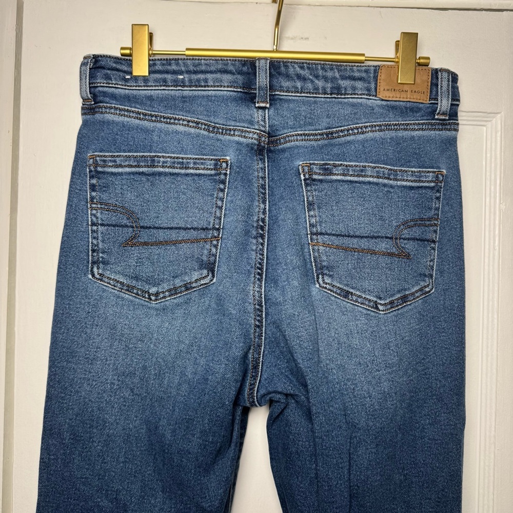 American Eagle Stretch Mom Jean in Easy Breezy Blue Distressed Frayed 8 Long - Picture 10 of 14